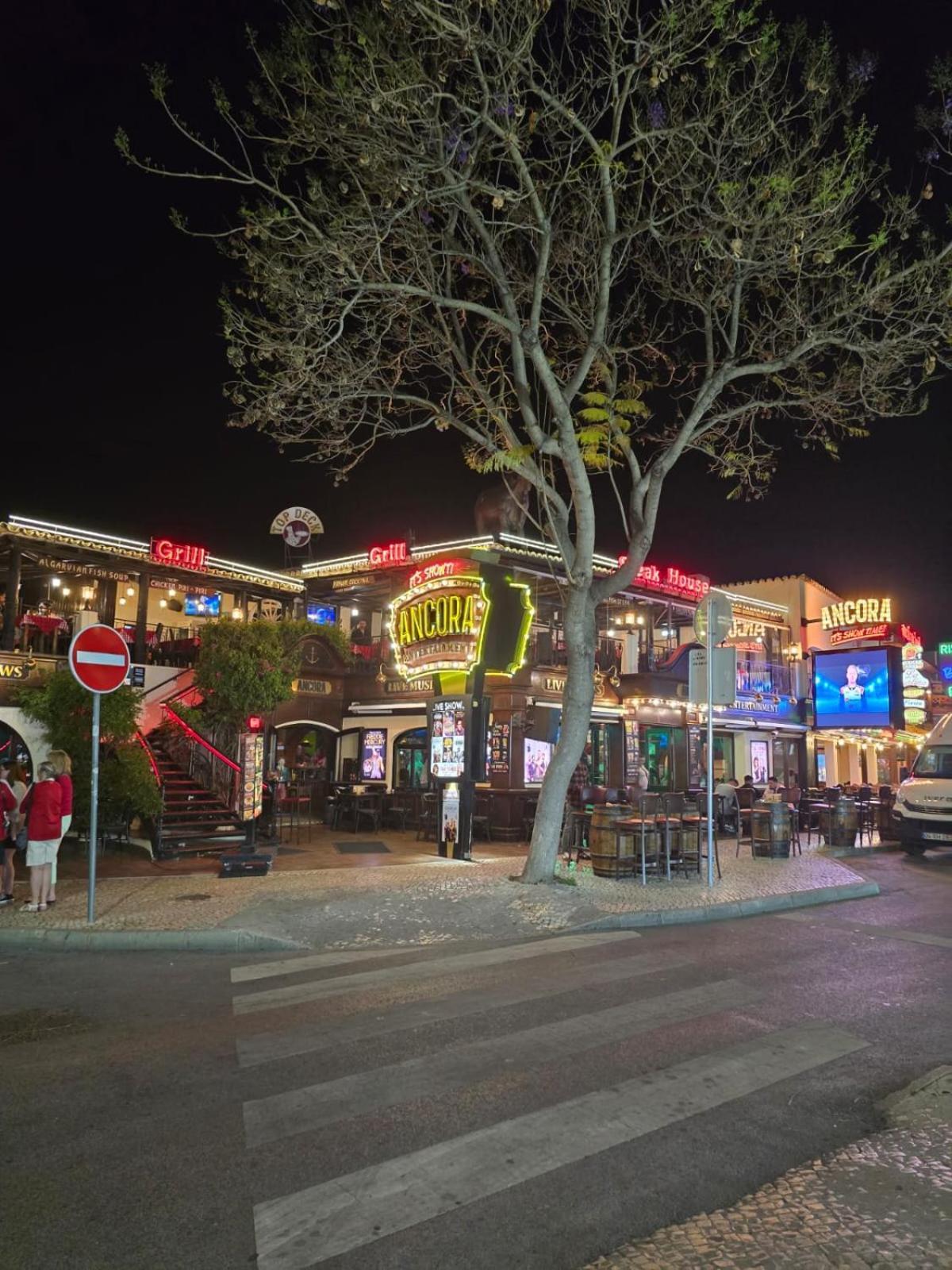 Studio Rua Dos Bares Em Albufeira Esterno foto